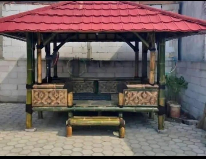 Pembuatan Gazebo Taman Kayu dan Bambu Berkualitas Atap Alang-alang